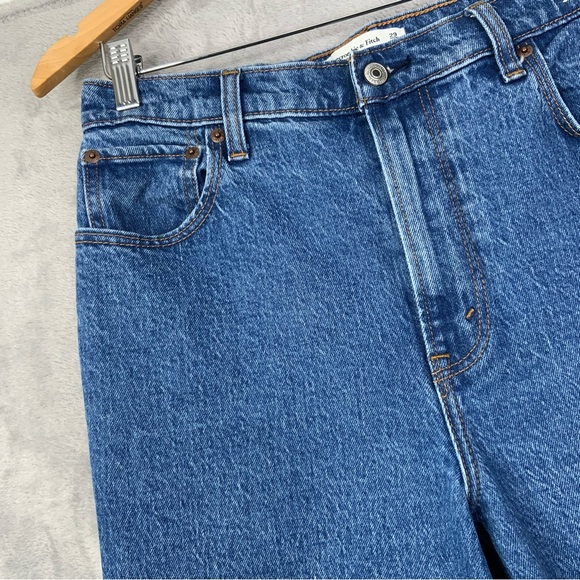 Abercrombie and Finch The 90’s Straight Ultra High Rise. Medium Wash. 29/8. - Picture 3 of 6